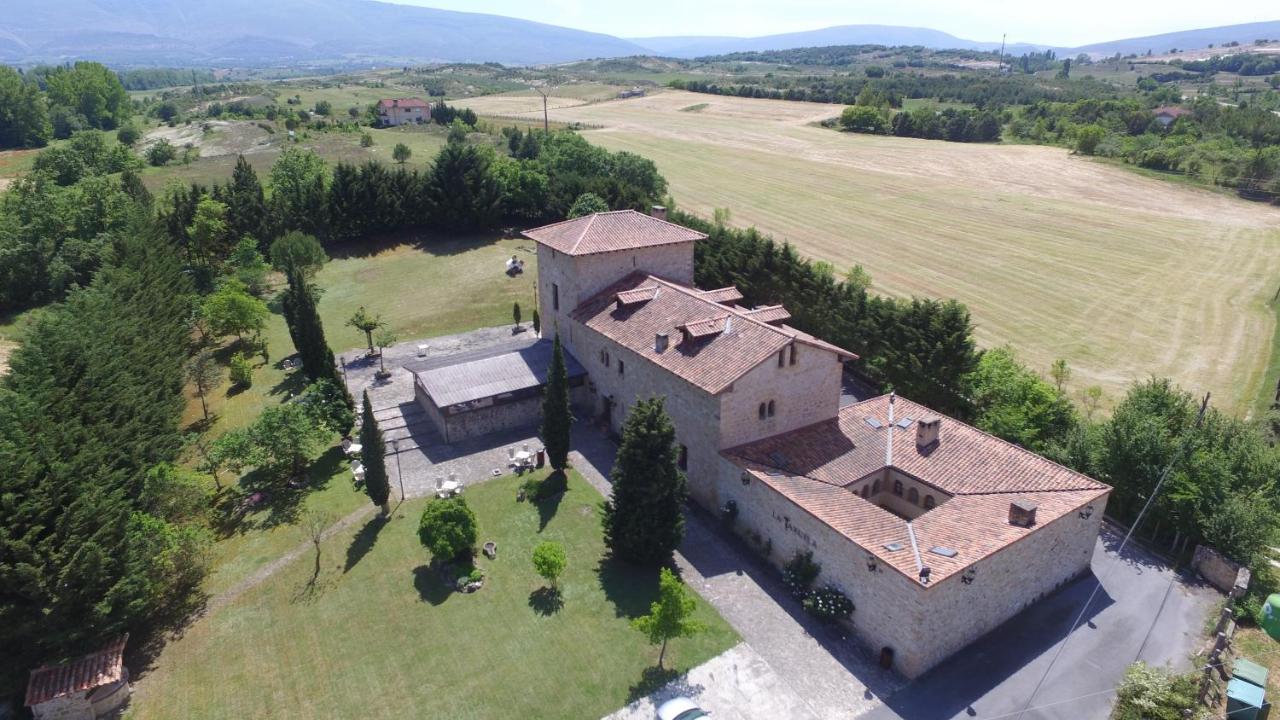 Posada Torre Palacio La Taxuela Villanueva la Lastra ภายนอก รูปภาพ