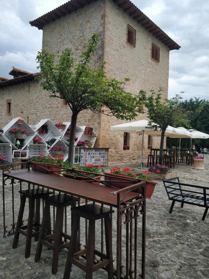 Posada Torre Palacio La Taxuela Villanueva la Lastra ภายนอก รูปภาพ
