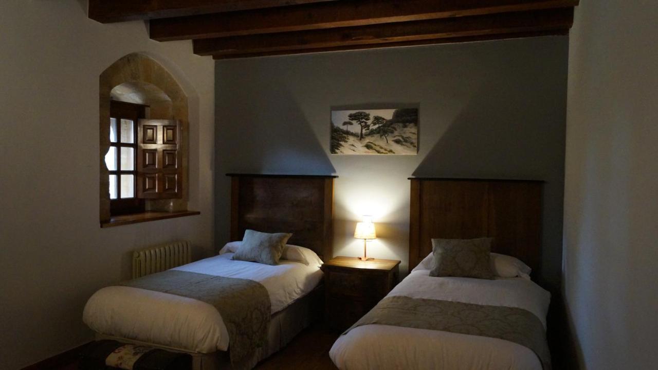 Posada Torre Palacio La Taxuela Villanueva la Lastra ภายนอก รูปภาพ