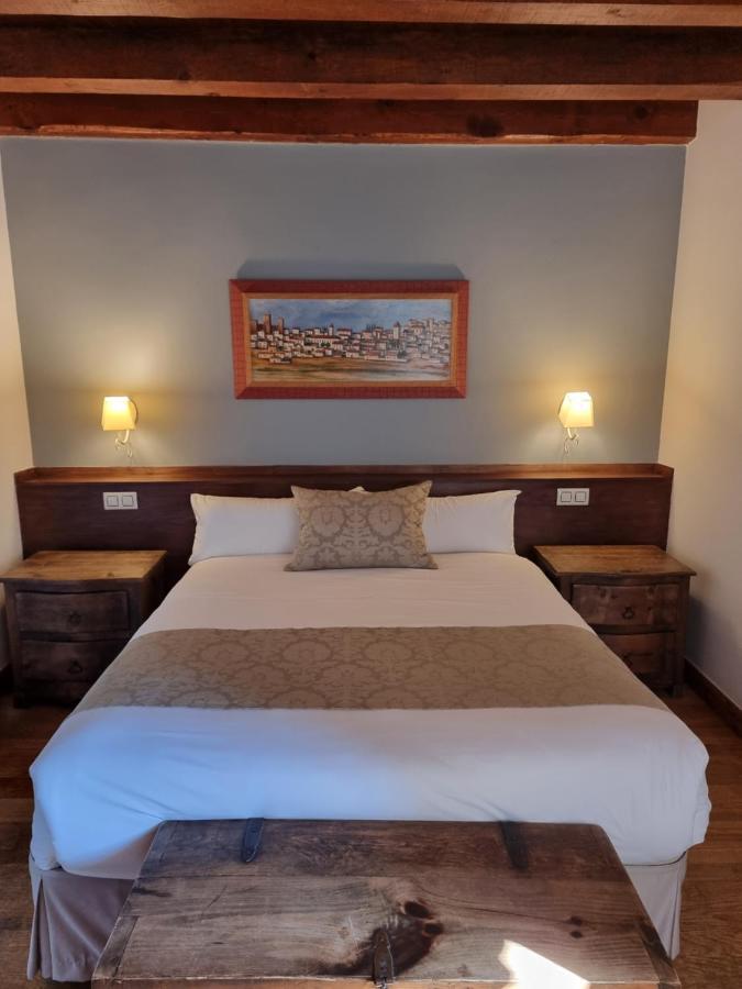 Posada Torre Palacio La Taxuela Villanueva la Lastra ภายนอก รูปภาพ